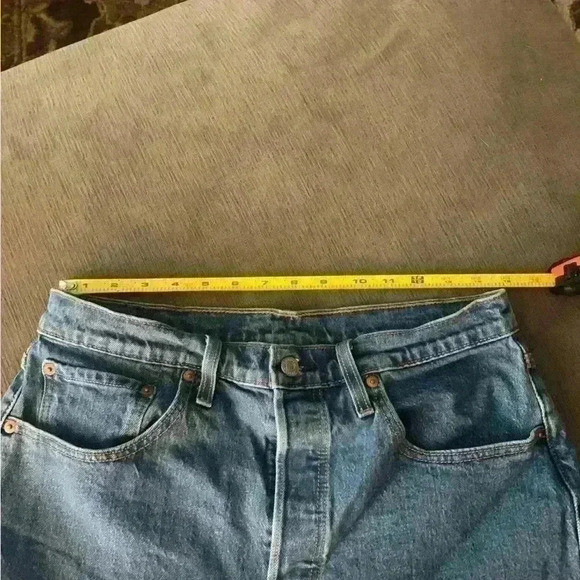 Levi’s 501 woman’s daisy duke style denim shorts size 30 - Picture 8 of 9